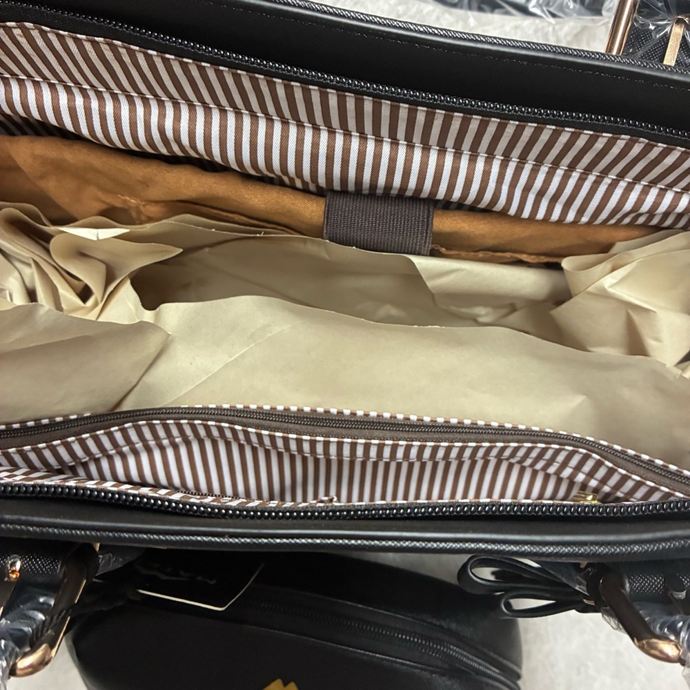 Matein Laptop Tote with USB Port AND small zippered accessory bag. - Picture 7 of 16